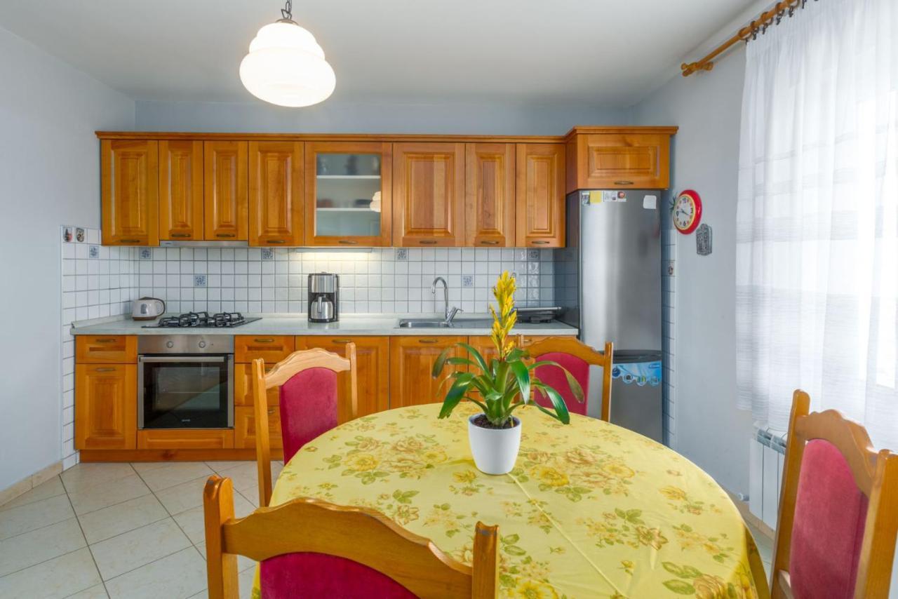 Lovely House Lindi In โปเรช ภายนอก รูปภาพ